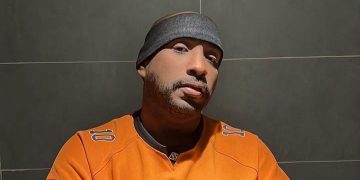 خالد الهاجري “صويني”.. عندما يتحول الراب إلى مرآة ساخرة للمجتمع