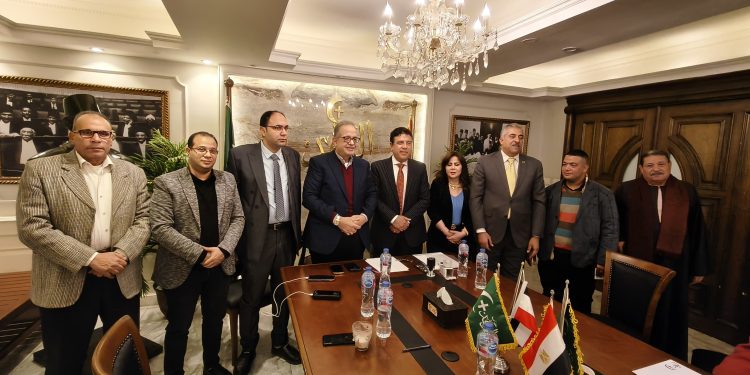 عصام الصباحي يتقدم بأوراق ترشحه رسميًا لانتخابات رئاسة حزب الوفد