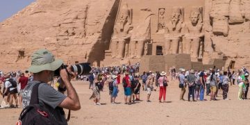 السياحة المصرية تحقق إنجازًا تاريخيًا في 2025 وتستقبل 19.6 مليون سائح خلال عام.. فيديو