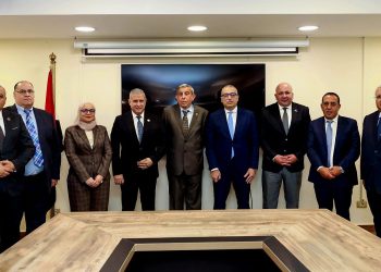 رئيس لجنة الزراعة بالشيوخ يلتقي رئيس البنك الزراعي المصري لبحث دعم صغار المزارعين وزيادة الصادرات    