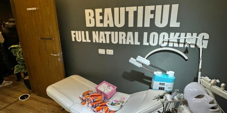 وزارة الصحة تغلق عيادة “ديونا” للجلدية والليزر بالقاهرة الجديدة