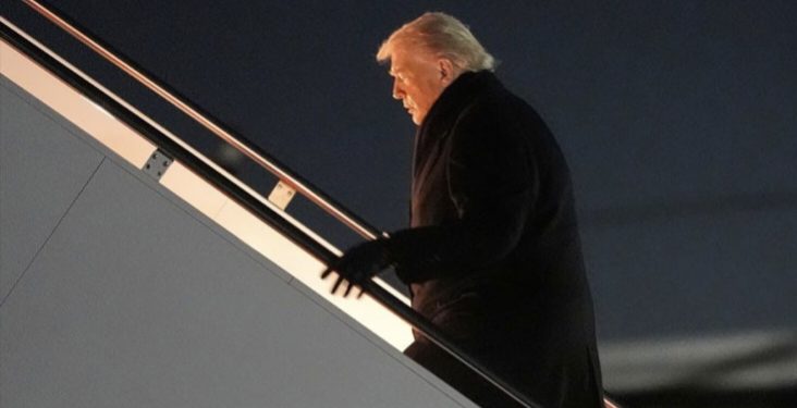 عاجل | “عطل مفاجئ” يغير مسار رحلة ترامب.. الرئيس الأمريكي يستقل طائرة بديلة ويحلق مجدداً صوب “دافوس”