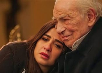 “حطي الكلام تحت رجلك”.. رشوان توفيق يفحم منتقدي ياسمين عبد العزيز برسالة نارية