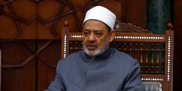 شيخ الأزهر في مؤتمر منظمة التعاون الإسلامي: “الإسلام مَنح المرأة ذمة مالية مستقلة.. والعادات الظالمة تصادر حقوقها الشرعية