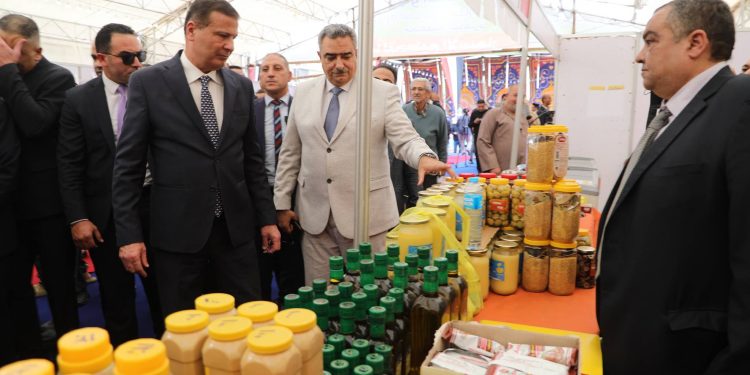 بأسعار “من المزرعة للمستهلك”.. وزير الزراعة ومحافظ القاهرة يفتتحان معرض “باب الشعرية” الرمضاني