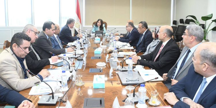 وزيرة الإسكان تتابع موقف تنفيذ المشروعات ضمن مبادرة “حياة كريمة” بعددٍ من المحافظات