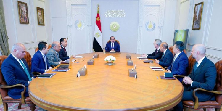 السيسي يوجه بتوطين تكنولوجيا الطاقة النظيفة لترسيخ مكانة مصر مركزاً إقليمياً أخضر