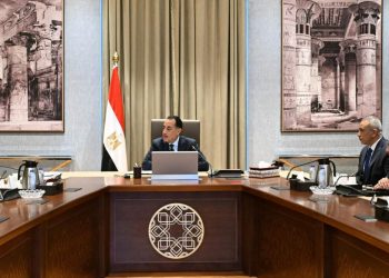 مدبولي يتسلم تقرير تطوير الإعلام المصري تمهيداً لعرضه على الرئيس لتعزيز مكانته وتأثيره