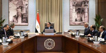 مدبولي يتسلم تقرير تطوير الإعلام المصري تمهيداً لعرضه على الرئيس لتعزيز مكانته وتأثيره