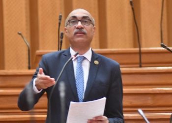 النائب إيهاب منصور يرفض تعديلات “المهن الرياضية”.. ويحذر من مخالفة الدستور وإهدار حقوق ملايين الطلاب والفقراء