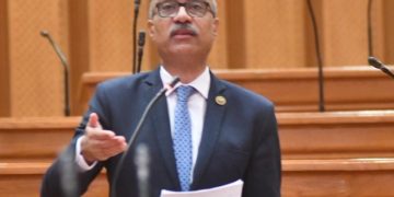 النائب إيهاب منصور يرفض تعديلات “المهن الرياضية”.. ويحذر من مخالفة الدستور وإهدار حقوق ملايين الطلاب والفقراء