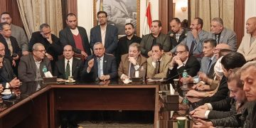 رغم غيابه عن الانتخابات.. الدكتور عبدالسند يمامة يسلم رئاسة حزب الوفد للدكتور السيد البدوي