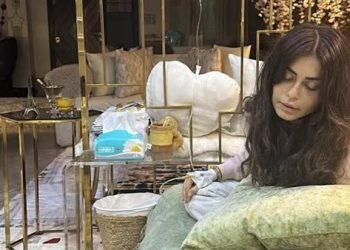 أول مرة أتعب كده.. منة فضالي تعود من حافة الخطر بدرس قاسٍ وإطلالة بالحجاب