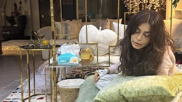 أول مرة أتعب كده.. منة فضالي تعود من حافة الخطر بدرس قاسٍ وإطلالة بالحجاب