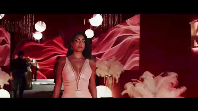 أسماء جلال في فيلم السلم والثعبان 2