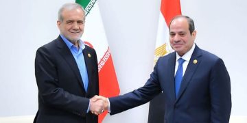 الرئيس السيسي في اتصال بـ نيره الإيراني “بزشكيان”: أمن الخليج والأردن والعراق “خط أحمر”.. ومصر جاهزة للوساطة لنزع فتيل الأزمة