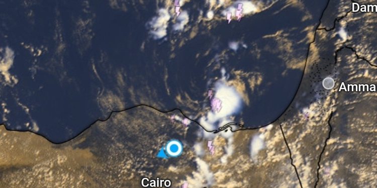 السحب الرعدية تضرب شرق مصر و”الأرصاد” تحذر من سيول محتملة في سيناء