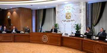 رئيس الوزراء: الحكومة تواصل المتابعة الدءوب لتداعيات الأحداث بالمنطقة