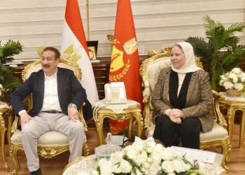 خلال لقاء مع محافظ بورسعيد.. النائبة أمل عصفور تنقل مطالب أصحاب المصانع بالمنطقة الصناعية.. واتفاق على حل المشكلات