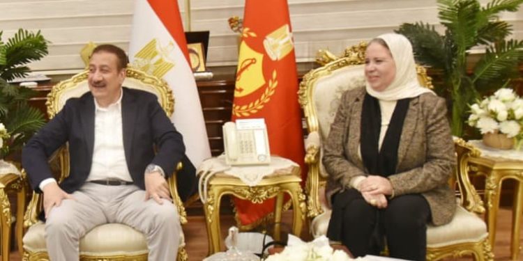 خلال لقاء مع محافظ بورسعيد.. النائبة أمل عصفور تنقل مطالب أصحاب المصانع بالمنطقة الصناعية.. واتفاق على حل المشكلات