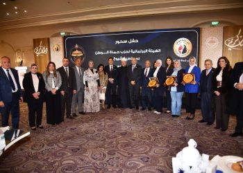 بندوة حماة الوطن.. تحذيرات من إيقاف إنتاج النفط بدول الخليج نتاج الحرب القائمة.. واحتمالات بزيادة برميل البترول بنسبة 100% 