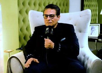 المستشار طاهر الخولى يروى لـ«كلم ربنا»: بنتي شُفيت من مرض قاسي من غير عملية بعد ما بكيت على جبل عرفات 