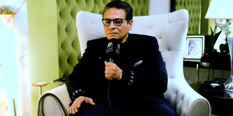 المستشار طاهر الخولى يروى لـ«كلم ربنا»: بنتي شُفيت من مرض قاسي من غير عملية بعد ما بكيت على جبل عرفات 