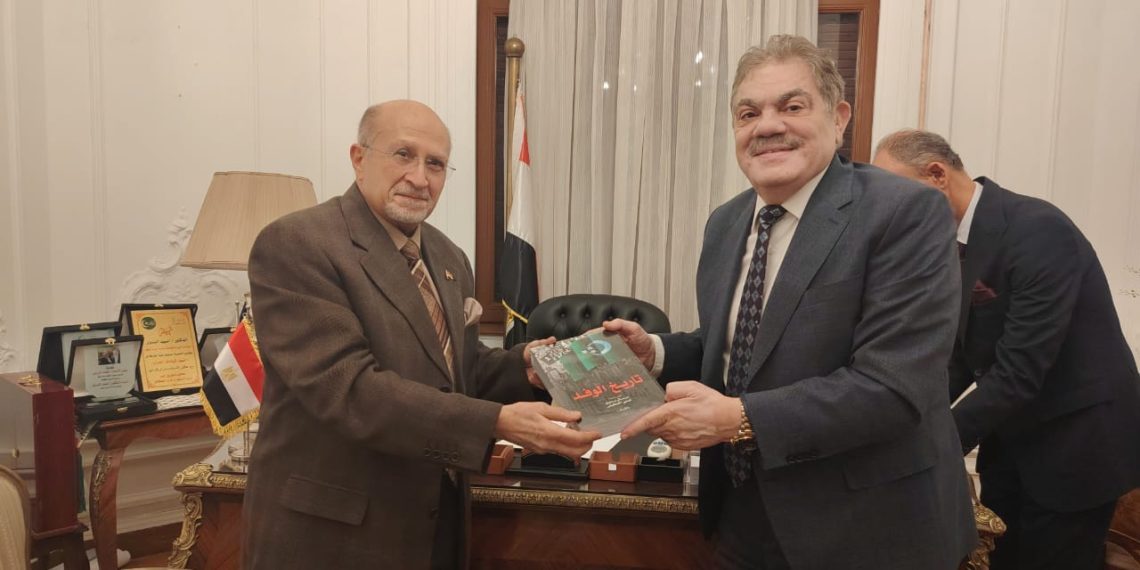 خلال لقائه عميد معهد القلب الأسبق.. رئيس الوفد يتكفل بتجهيز عيادة طبية لخدمة المرضى بأحدث الأجهزة الطبية