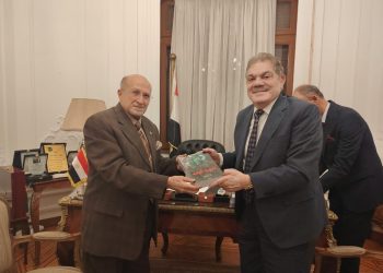 خلال لقائه عميد معهد القلب الأسبق.. رئيس الوفد يتكفل بتجهيز عيادة طبية لخدمة المرضى بأحدث الأجهزة الطبية