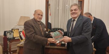 خلال لقائه عميد معهد القلب الأسبق.. رئيس الوفد يتكفل بتجهيز عيادة طبية لخدمة المرضى بأحدث الأجهزة الطبية