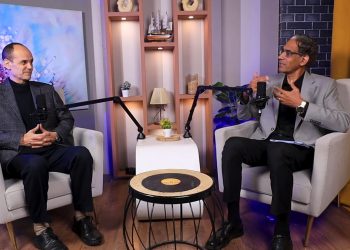 خيال الفنان يتنبأ بالثورات.. عمرو عكاشة لـ “بودكاست نور”: الكاريكاتير “جهاز استقبال” لموجات المجتمع والذكاء الاصطناعي يحسم صراع المستقبل