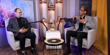 خيال الفنان يتنبأ بالثورات.. عمرو عكاشة لـ “بودكاست نور”: الكاريكاتير “جهاز استقبال” لموجات المجتمع والذكاء الاصطناعي يحسم صراع المستقبل