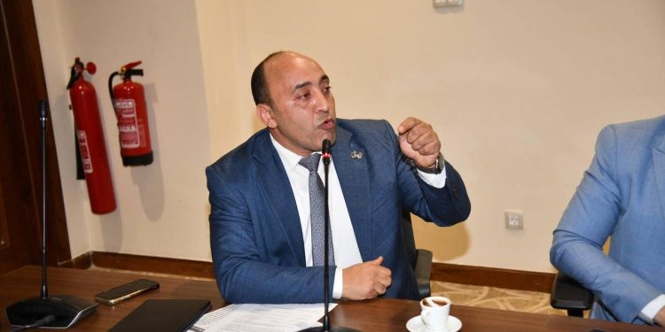 طاقة النواب تطالب الكهرباء بالالتزام بلوائح الإجازات.. والوزارة تستجيب