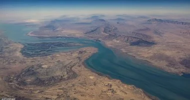 إيران تفرض “قواعد اشتباك” بحرية بمضيق هرمز وتستثني سفن الأعداء