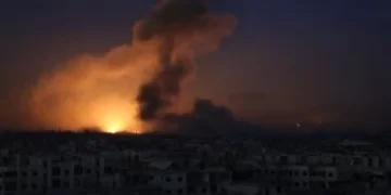 الحرس الثوري الإيراني: احتراق ناقلة وقود بمضيق هرمز بعد استهدافها بمسيرتين