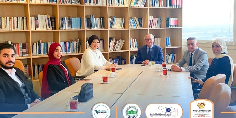 برعاية “الأفروآسيوية” ومجلس الشؤون الخارجية.. السفير محمد العرابي يستقبل “المشروع الوطني”