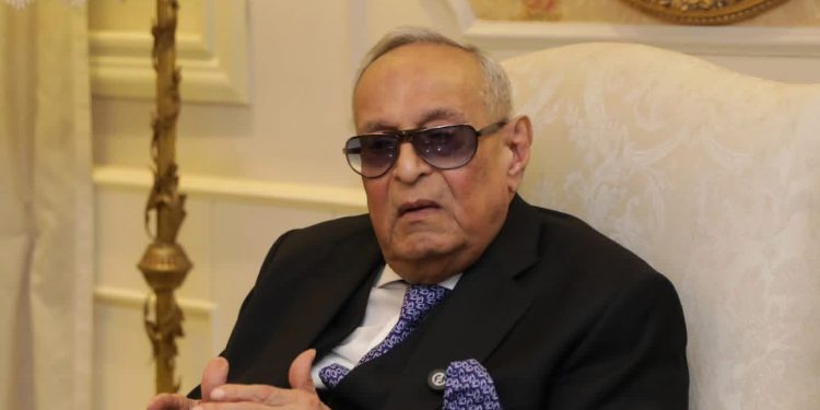 أبو شقة يهنيء البابا تواضروس والأخوة المسيحيين بعيد القيامة المجيد 