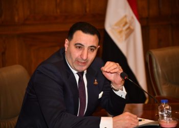 وكيل صناعة الشيوخ: خفض الدين إلى 78٪ بحلول 2027 وتعزيز الصناعة لدعم الموازنة العامة