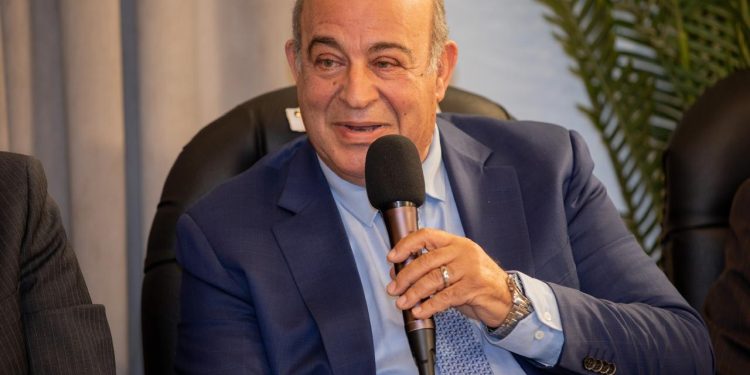 مجدي مرشد يؤكد على ضرورة اعادة النظر في ترتيب الحضانة بحيت تنتقل للأب بعد الأم