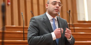 طلب إحاطة بشأن تداعيات القرارات التنظيمية الأخيرة الخاصة بمدارس (STEM) 