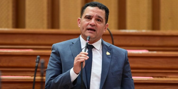 النائب أمير الجزار يتقدم باقتراح برغبة بشأن: التوسع في إنشاء وتفعيل منافذ صرف الأدوية الخاصة بمنتفعي التأمين الصحي