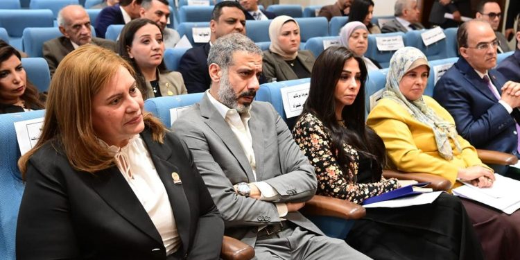 الفنان محمد فراج: الأطفال بعد الطلاق يعانون في صمت.. والمشرف الاجتماعي هو الحصن الحقيقي داخل المدارس