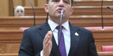 النائب أمير الجزار يتقدم بطلب إحاطة بشأن: عدم تنفيذ قرار رئيس الوزراء لحصر ودراسة تعيين أوائل خريجي الجامعات الحكومية دفعة 2014 وحتى 2021