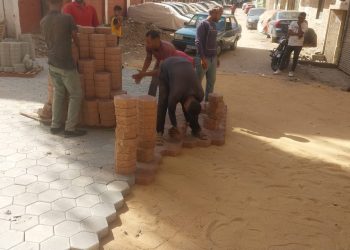 محافظ الجيزة: رصف 11 شارعًا ومتفرعاتهم بالانترلوك بمنطقة أرض الجمعية في إمبابة