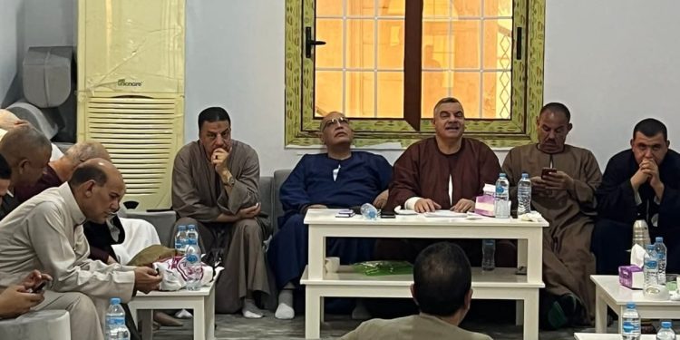 النائب فيصل أبو عريضة ينجح في إنهاء خصومة بين عائلتين بالصف ويصلح بينهما