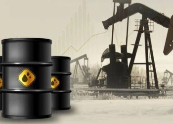 ترامب يربك حسابات الطاقة.. أسعار النفط تتهاوى وسط تقلبات “هرمز” وتحركات عسكرية أمريكية مريبة