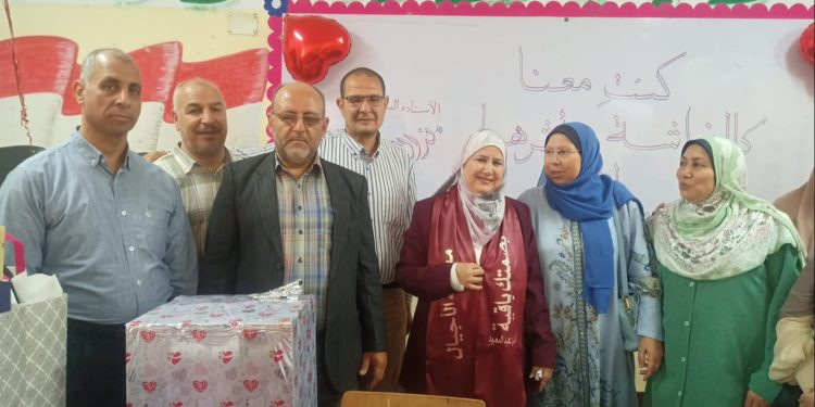 بحضور قيادات تعليمية..إدارة الصف التعليمية تنظم حفلا لتكريم ندى السعدني موجه أول العلوم لبلوغها سن الكمال 