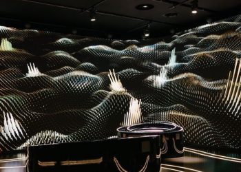 الصوت يتحول إلى تجربة ملموسة مع IQOS وDevialet في أسبوع ميلانو للتصميم 2026