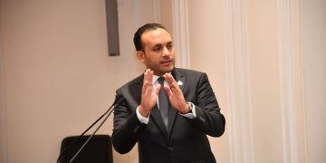النائب عمرو فهمي خلال اجتماع “صحة البرلمان”: مفيش خدمة صحية تليق بأهالي بشبيش والناس بتموت”