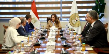 وزيرة التنمية المحلية تبحث مع نقيب المهندسين عدد من مجالات وملفات التعاون المشترك